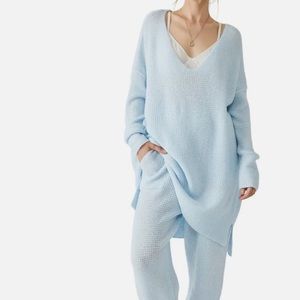 NWT Free People C.O.Z.Y Pullover In Neon Sky Size XS/S